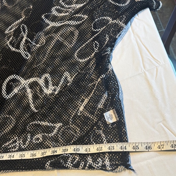 Kim & Cami Black and White Mesh Overlay - Picture 4 of 6